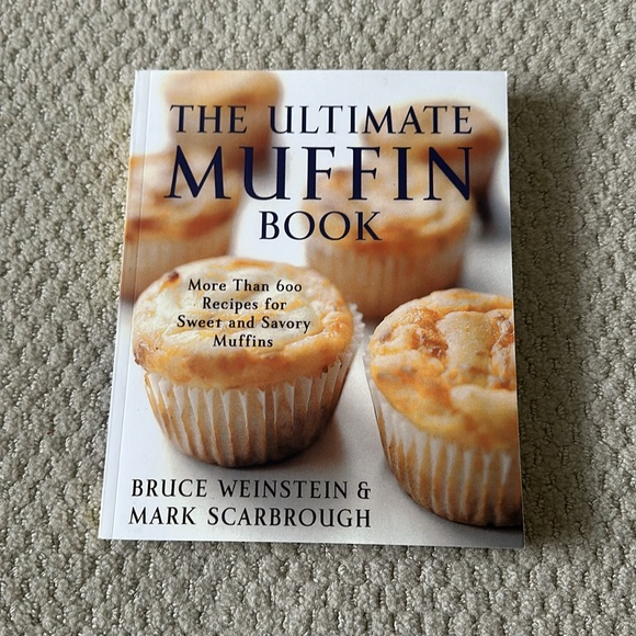 *New* Temp-Tations Muffin Pan “Floral Lace” and Two New/Unused Muffin Cookbooks - Picture 4 of 7